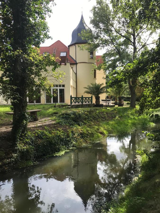 Parkschloesschen Hotel Maasdorf  Exterior photo